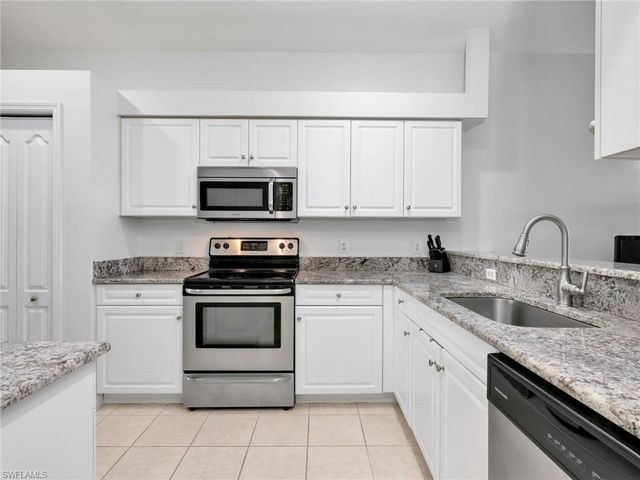 1633 Morning Sun LN E11, Naples, FL 34119