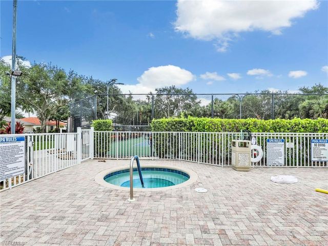 1633 Morning Sun LN E11, Naples, FL 34119