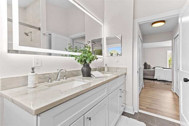 4291 Foxpointe Drive 53, West Bloomfield, MI 48323