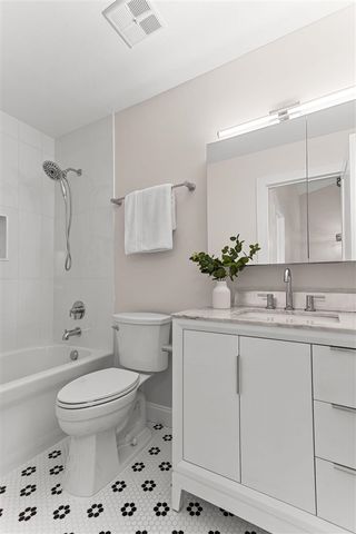 4291 Foxpointe Drive 53, West Bloomfield, MI 48323