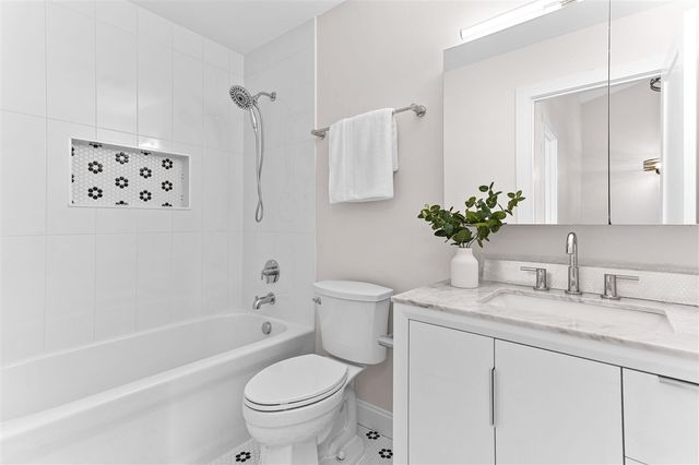 4291 Foxpointe Drive 53, West Bloomfield, MI 48323