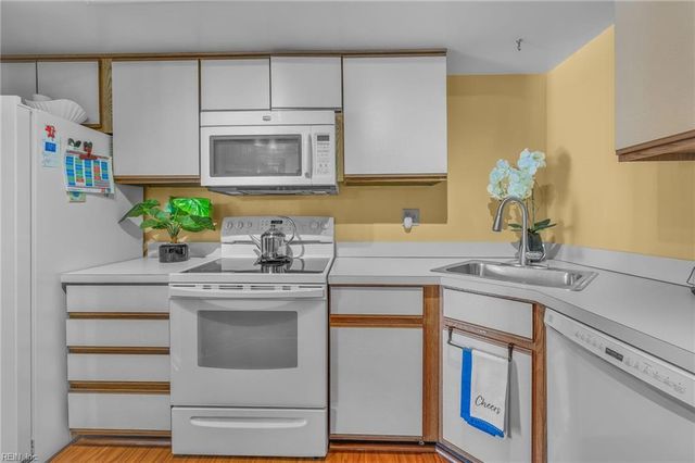 1605 Stone Moss Reach Apt D, Chesapeake, VA 23320