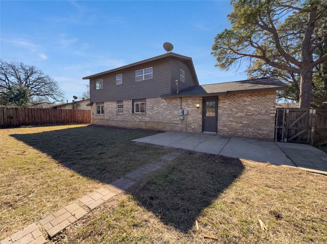 1310 Johns Drive, Euless, TX 76039