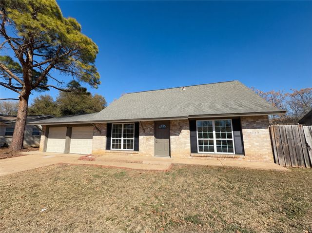 1310 Johns Drive, Euless, TX 76039