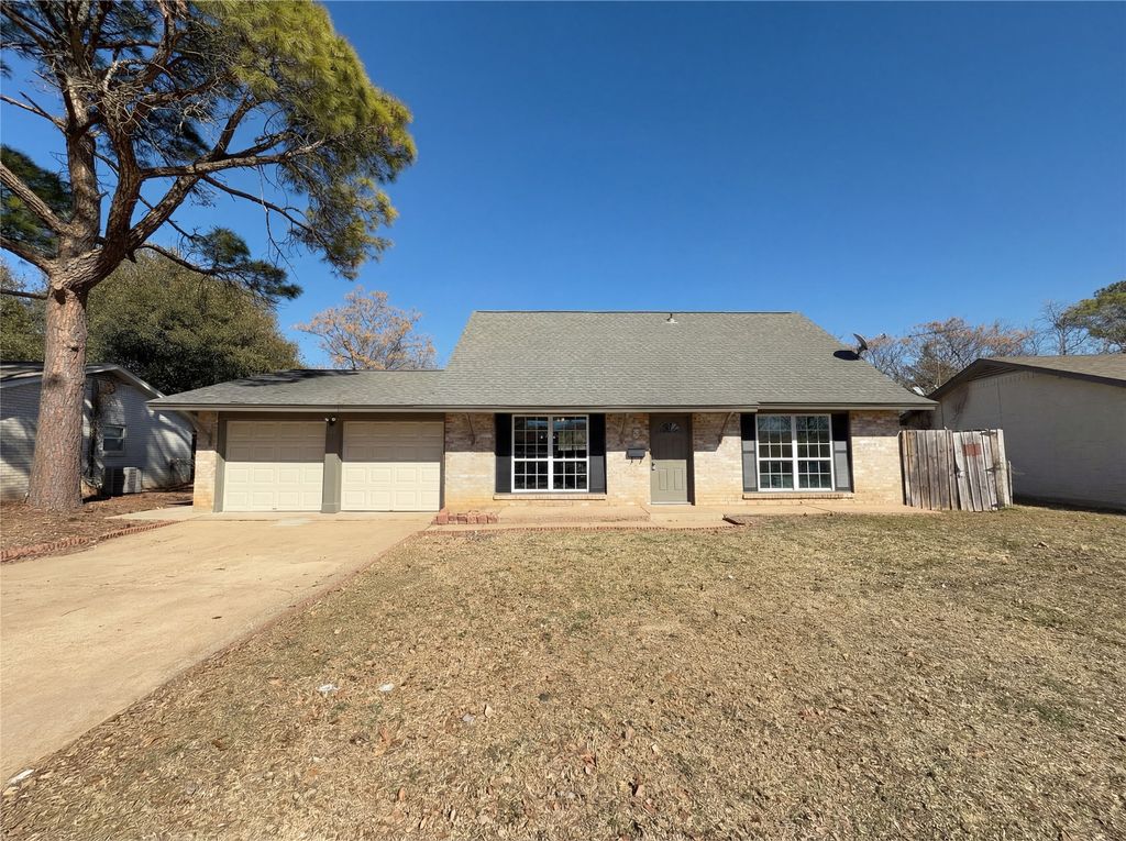 1310 Johns Drive, Euless, TX 76039