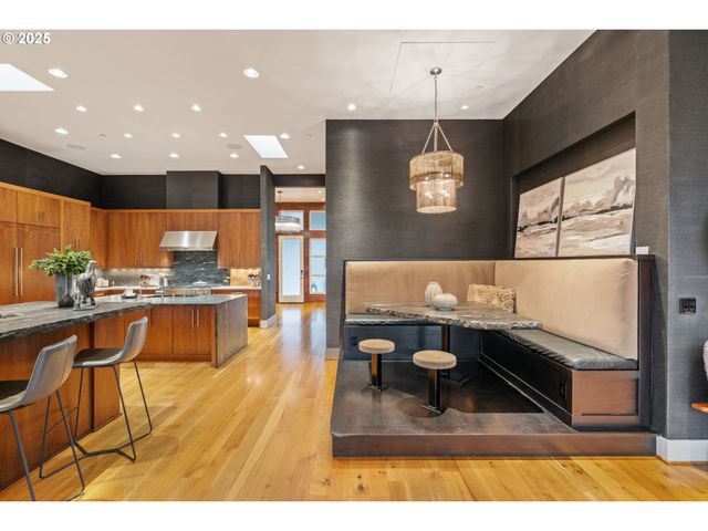 6730 Nw LONGBOW Ln, Camas, WA 98607