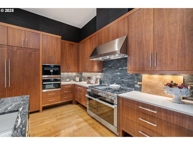 6730 Nw LONGBOW Ln, Camas, WA 98607