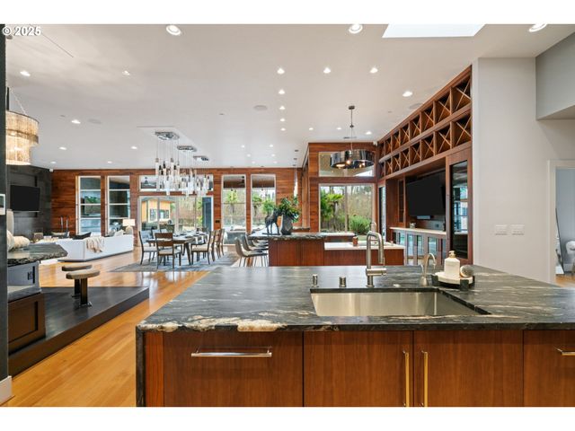 6730 Nw LONGBOW Ln, Camas, WA 98607