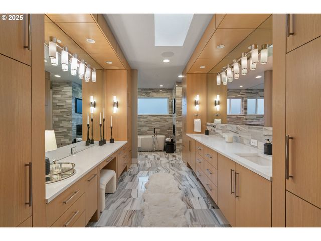 6730 Nw LONGBOW Ln, Camas, WA 98607