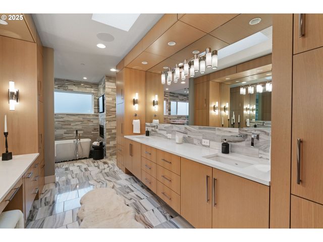 6730 Nw LONGBOW Ln, Camas, WA 98607