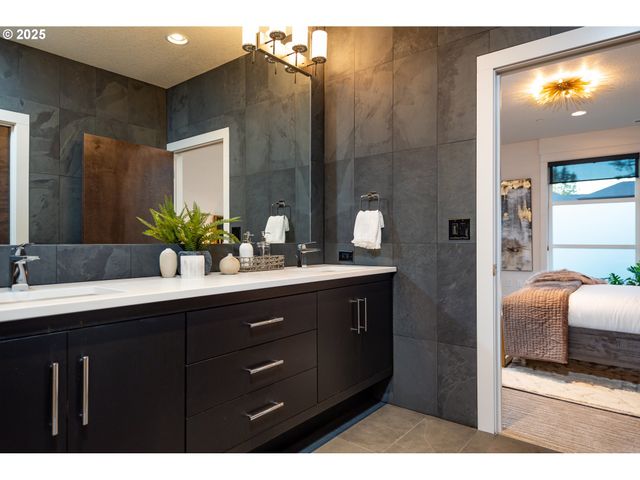 6730 Nw LONGBOW Ln, Camas, WA 98607