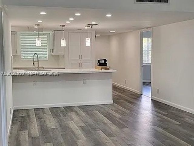 198 NW 67th St 301, Boca Raton, FL 33487
