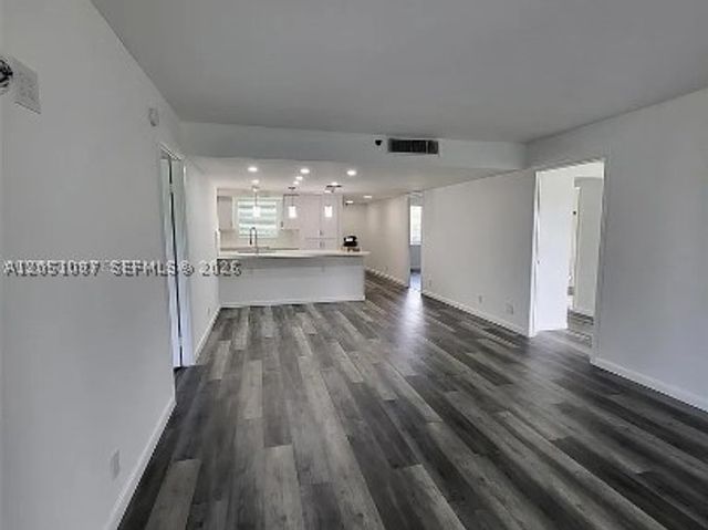 198 NW 67th St 301, Boca Raton, FL 33487