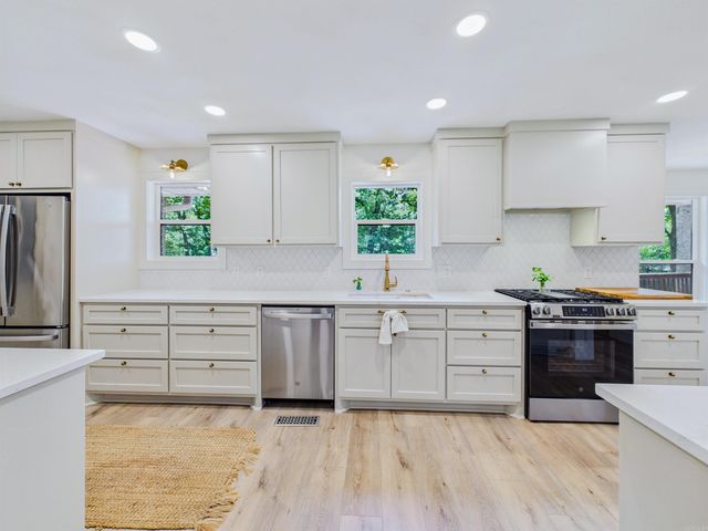 3301 N Rodney Parham Road, Little Rock, AR 72212