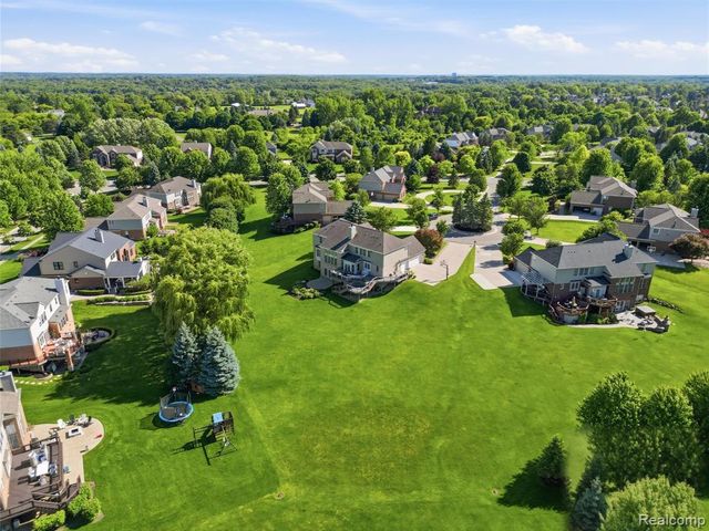 5631 Skye Court, Rochester, MI 48306