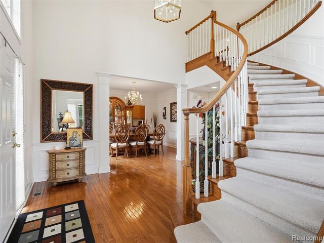 5631 Skye Court, Rochester, MI 48306