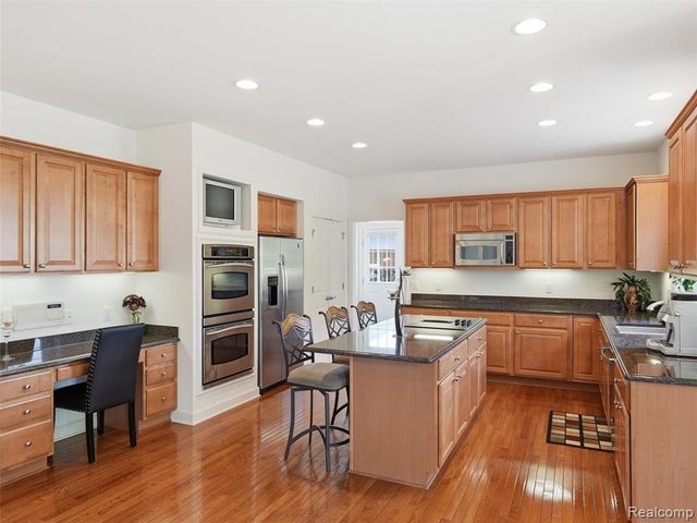 5631 Skye Court, Rochester, MI 48306