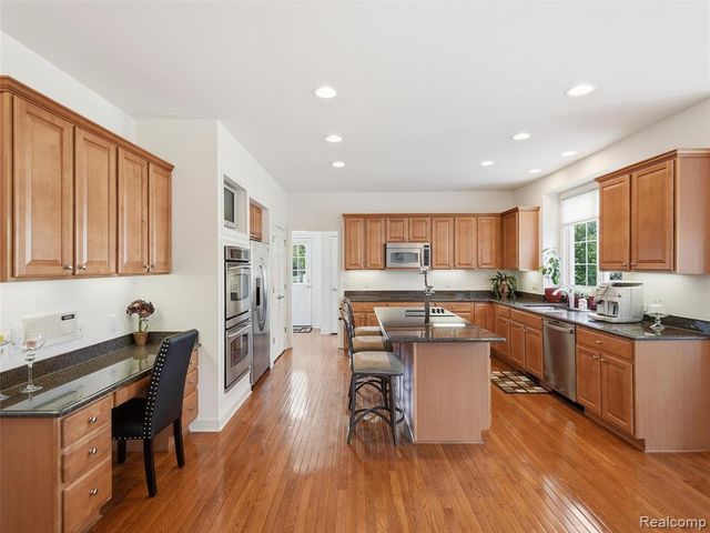 5631 Skye Court, Rochester, MI 48306
