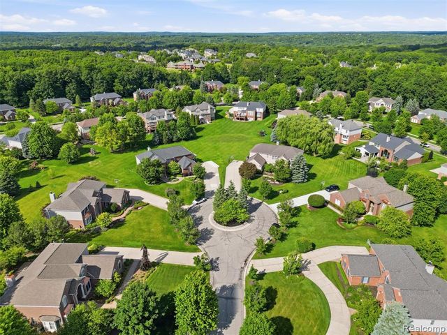 5631 Skye Court, Rochester, MI 48306