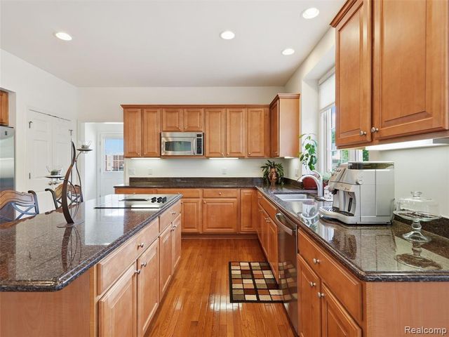 5631 Skye Court, Rochester, MI 48306
