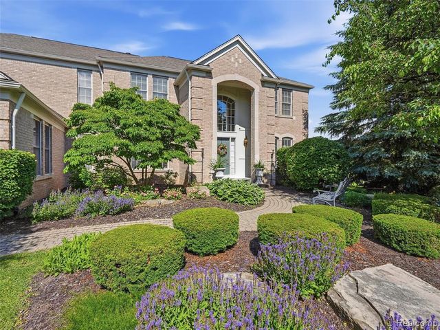 5631 Skye Court, Rochester, MI 48306