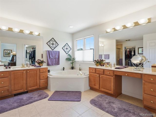5631 Skye Court, Rochester, MI 48306