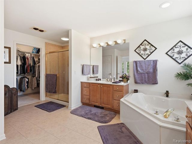 5631 Skye Court, Rochester, MI 48306