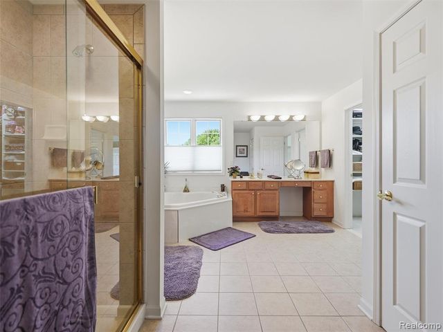 5631 Skye Court, Rochester, MI 48306