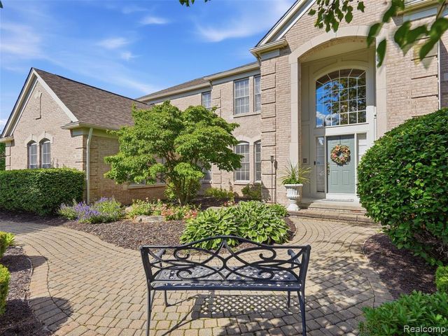 5631 Skye Court, Rochester, MI 48306