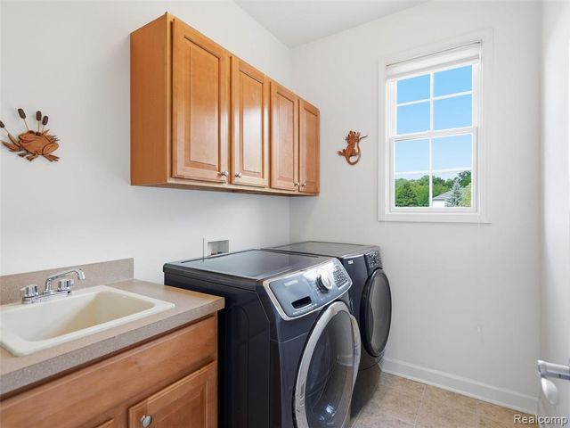 5631 Skye Court, Rochester, MI 48306