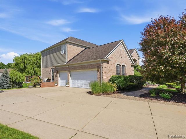 5631 Skye Court, Rochester, MI 48306