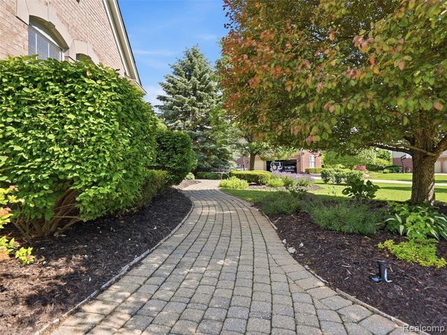 5631 Skye Court, Rochester, MI 48306