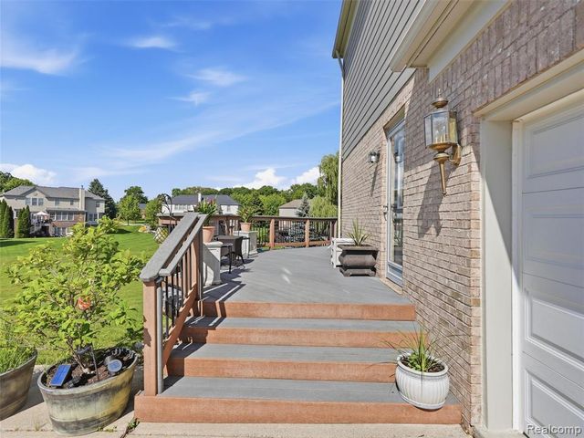 5631 Skye Court, Rochester, MI 48306