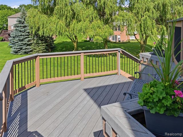 5631 Skye Court, Rochester, MI 48306