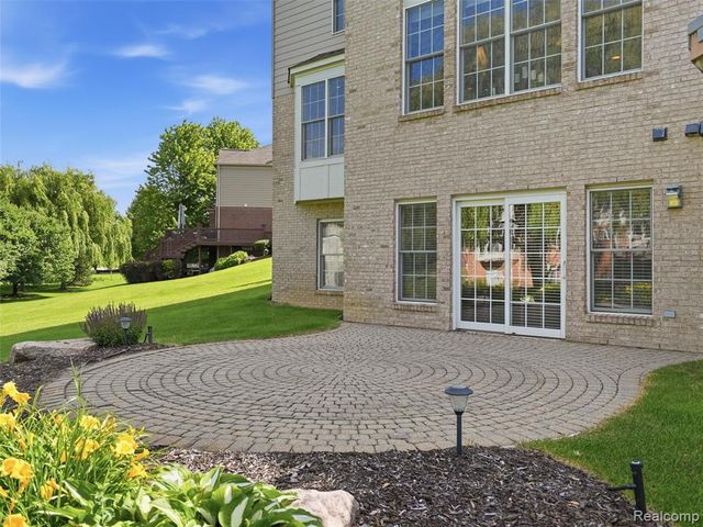 5631 Skye Court, Rochester, MI 48306