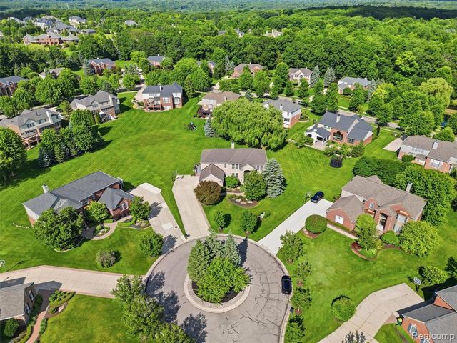 5631 Skye Court, Rochester, MI 48306