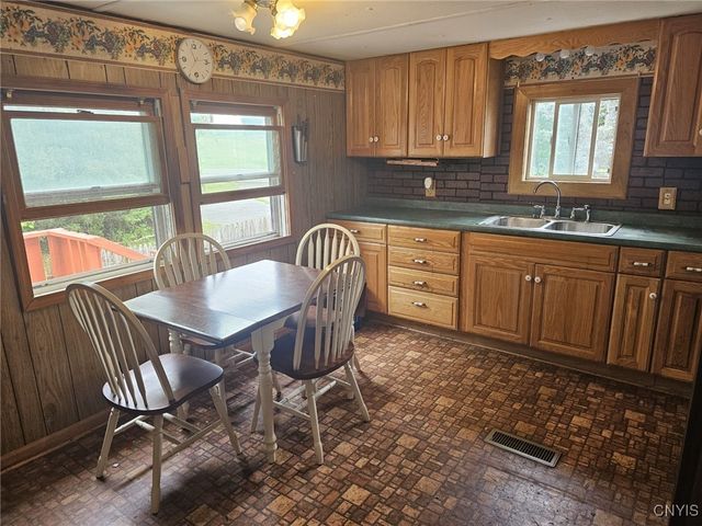 8137 Grant Avenue Road, Sennett, NY 13166