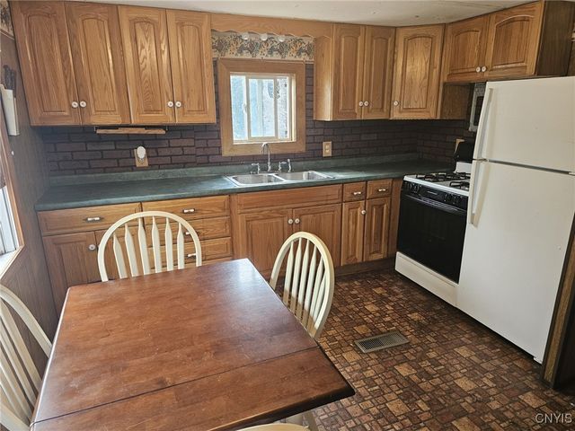 8137 Grant Avenue Road, Sennett, NY 13166