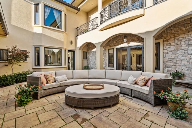 766 Meridian Road, Eagle Point, OR 97524