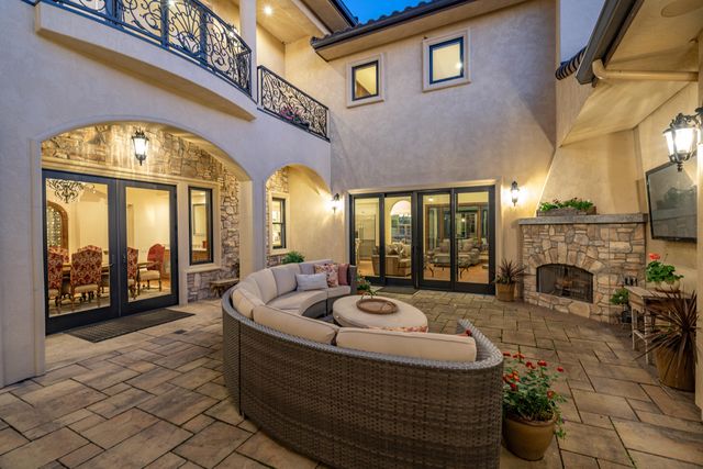 766 Meridian Road, Eagle Point, OR 97524