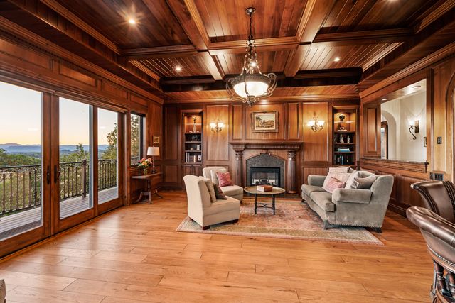 766 Meridian Road, Eagle Point, OR 97524