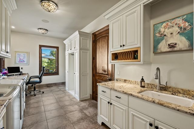 766 Meridian Road, Eagle Point, OR 97524