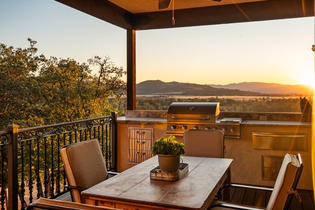 766 Meridian Road, Eagle Point, OR 97524