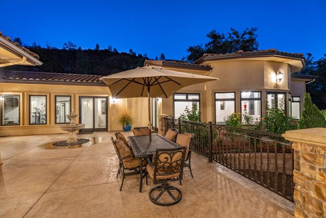 766 Meridian Road, Eagle Point, OR 97524