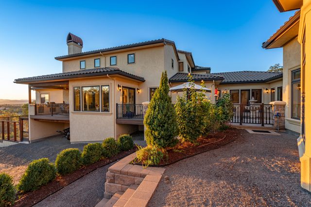 766 Meridian Road, Eagle Point, OR 97524