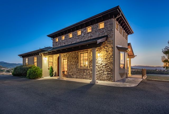 766 Meridian Road, Eagle Point, OR 97524