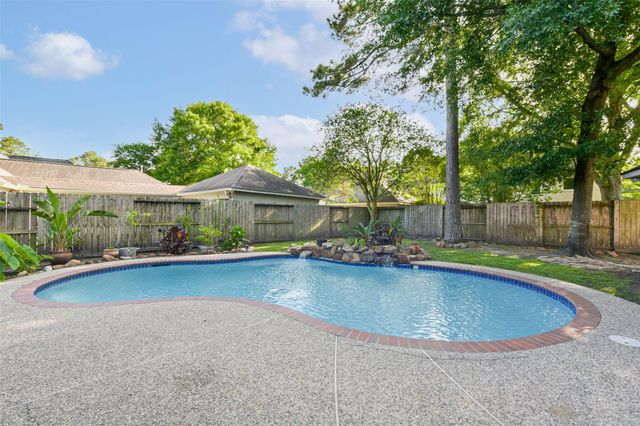 3319 Woodland View Drive, Houston, TX 77345