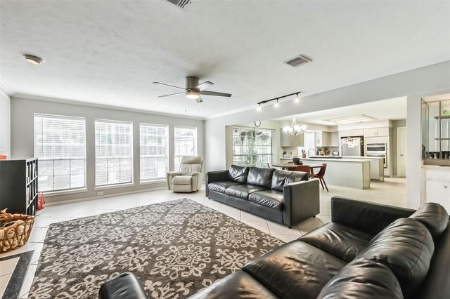 3319 Woodland View Drive, Houston, TX 77345