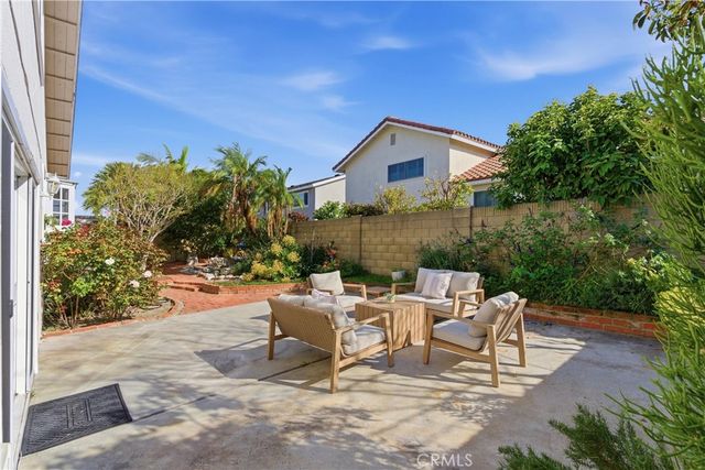 6862 Defiance Drive, Huntington Beach, CA 92647