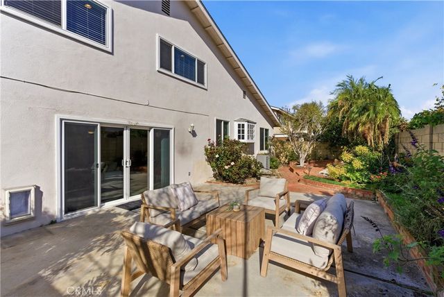 6862 Defiance Drive, Huntington Beach, CA 92647